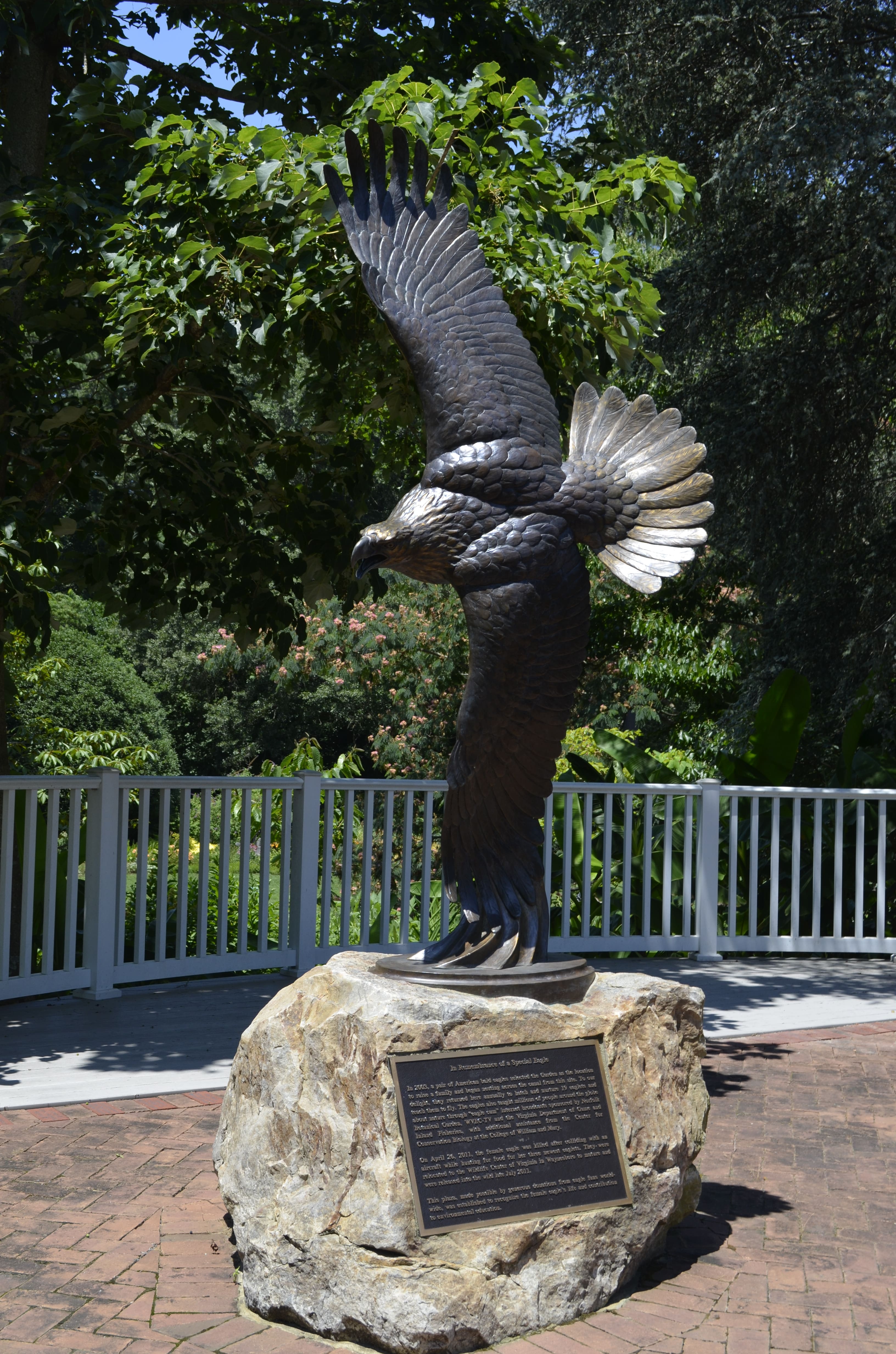 eagle-plaza-statue